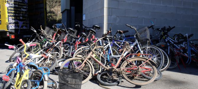 Bicicletes reutilitzades al servei de la ciutat