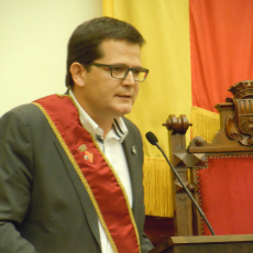 Demanàvem molt, el vot afirmatiu; oferíem “poc”, el canvi a la ciutat. Demanàvem molt, el vot afirmatiu; oferíem “poc”, el canvi a la ciutat.