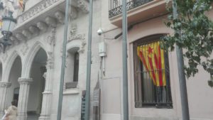 20161103-bandera-estelada-finestra-despatx-erc-mes