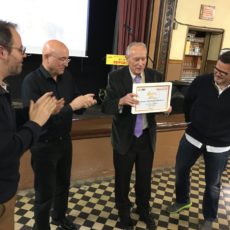 Esquerra Republicana a Terrassa premia Jaume Comellas amb el Gorra Frígia als valors republicans Esquerra Republicana a Terrassa premia Jaume Comellas amb el Gorra Frígia als valors republicans