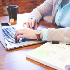 Beques de recerca – Apostem per les investigadores Beques de recerca – Apostem per les investigadores